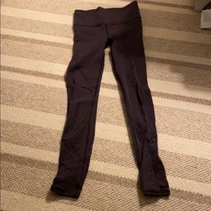 Lululemon Reveal tight 24 inch size 4